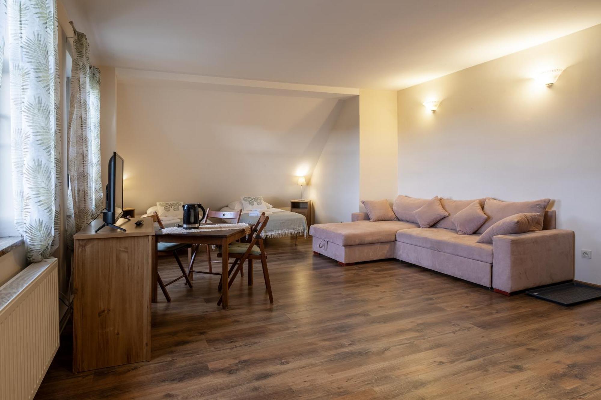 Farm stay Folwark Minikowo - W Borach Tucholskich - 5 Pokoi Z Prywatnymi Lazienkami Byslaw